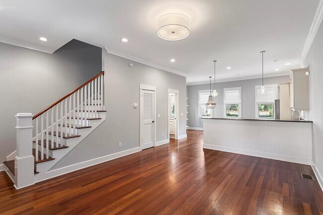 Photo - 87 Bogard St House