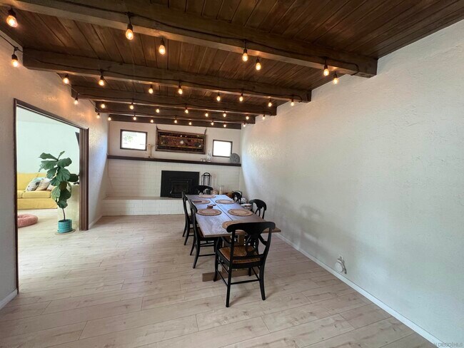 Foto del edificio - 728 Iris Ave