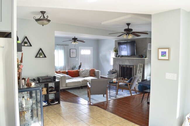 Building Photo - 329 Griffen St