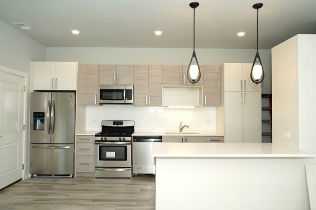 Building Photo - 6138 S University Ave