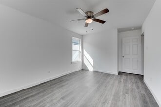 Building Photo - 8128 Sterlingshire St