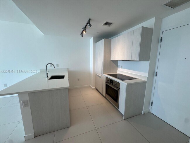 Foto del edificio - 501 NE 31st St