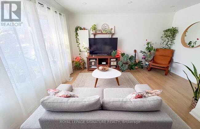 Building Photo - 437 Upper Kenilworth Ave