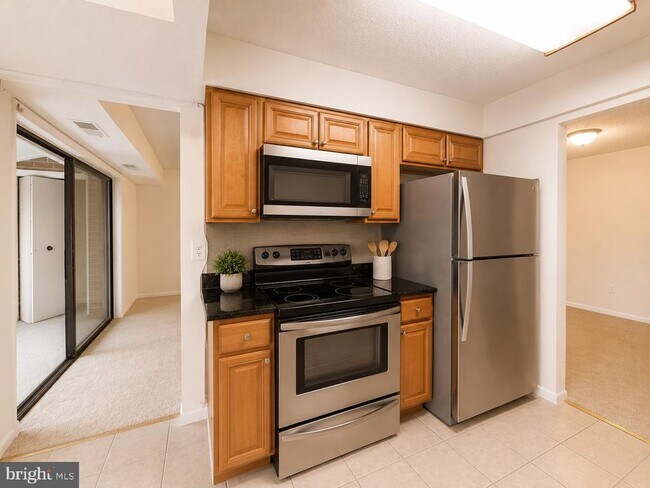 Building Photo - 10204 Bushman Dr