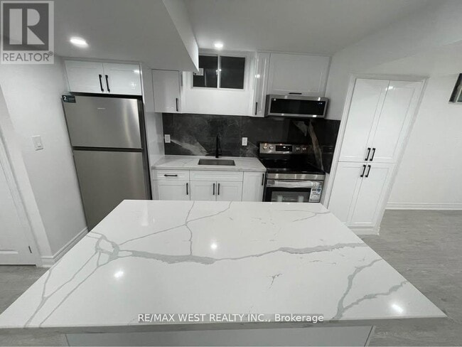 Building Photo - 339 Fleetwood Dr