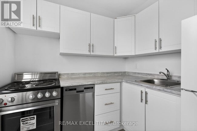 Building Photo - 2515 Eglinton Ave W