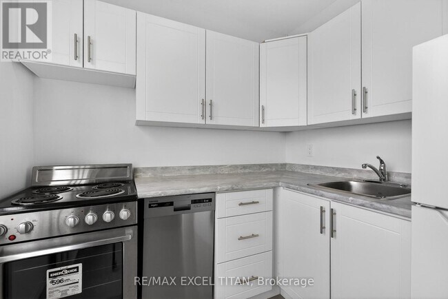Photo du bâtiment - 2515 Eglinton Ave W