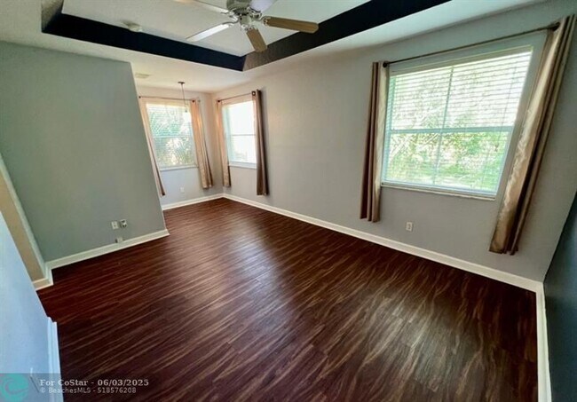 Building Photo - 2222 Shoma Dr