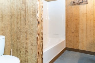 Building Photo - 606 Paris Ct