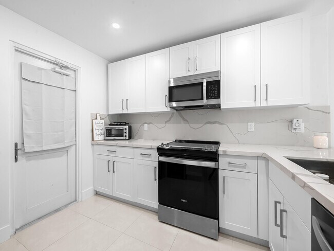 Foto del edificio - 2200 NE 33rd Ave