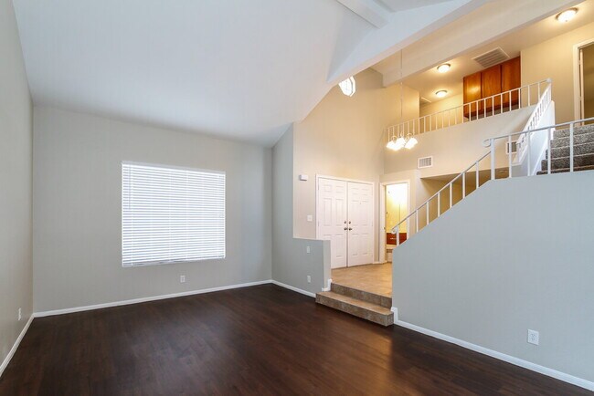 Building Photo - 102 Montclair Dr