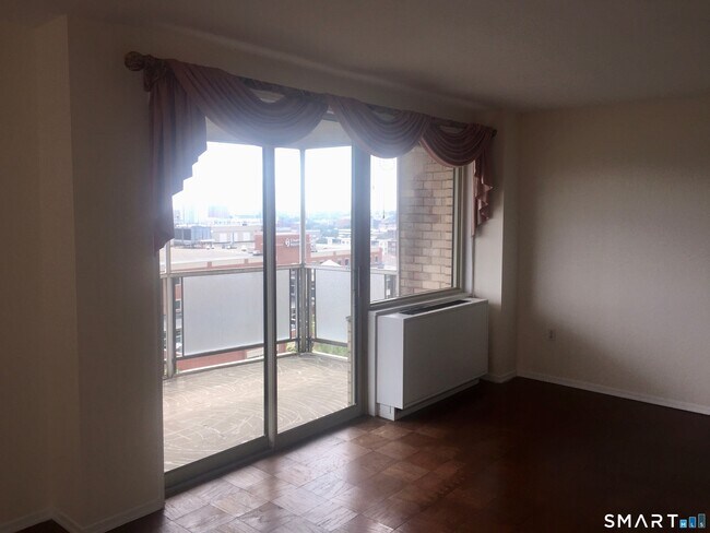 Foto del edificio - 1 Strawberry Hill Ct