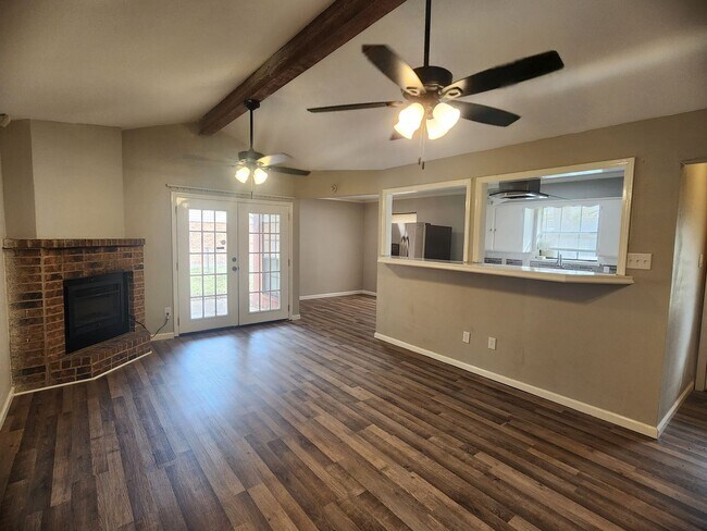 Foto del edificio - 948 N Lakewood Dr