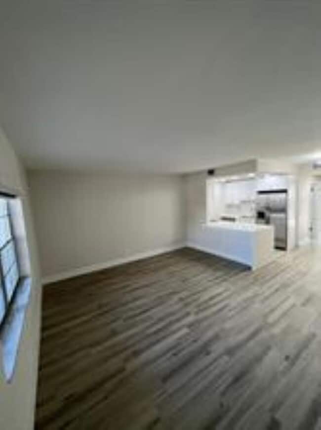 Building Photo - 2665 Middle River Dr