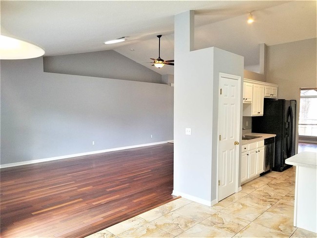 Building Photo - 5 Lema Ln