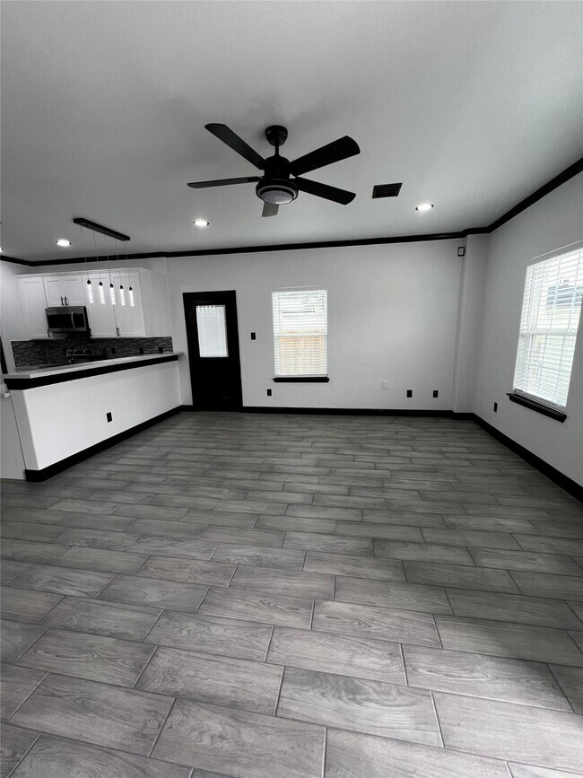 Foto del edificio - 4737 Reed Rd