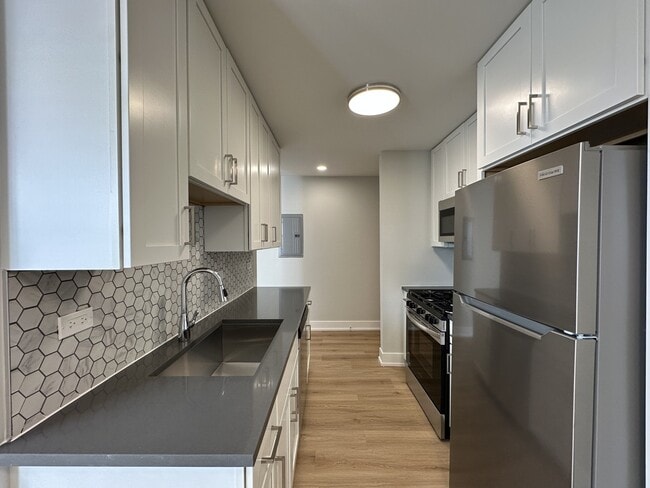 Building Photo - 535 W Aldine Ave