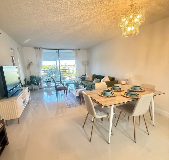 Foto del edificio - 4640 Lucerne Lakes Blvd W