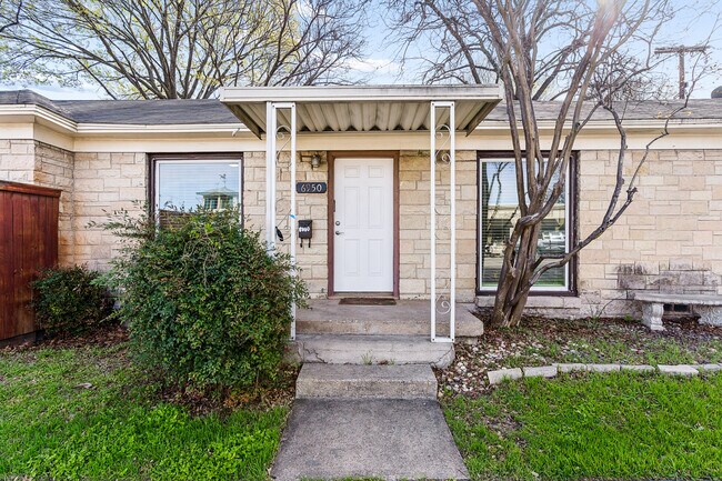 Foto del edificio - 6950 Hillcrest Ave