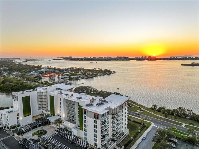 Foto del edificio - 1020 Sunset Point Rd