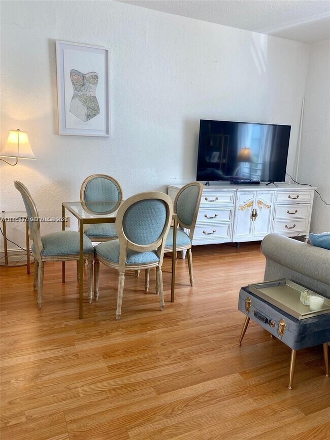 Foto del edificio - 820 Euclid Ave