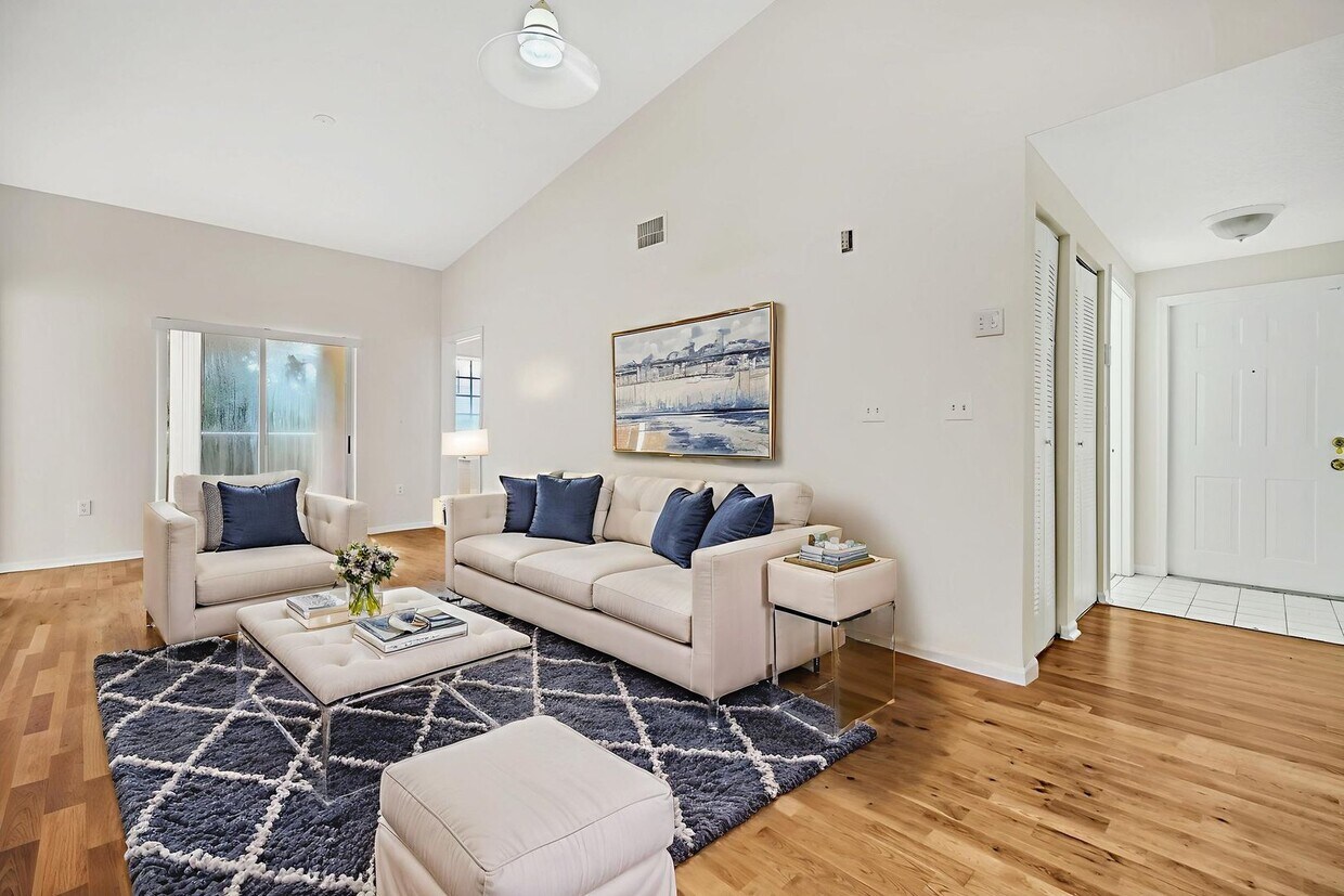 Foto principal - Your Dream Davie Home Awaits – 2 Bed/2 Bath!