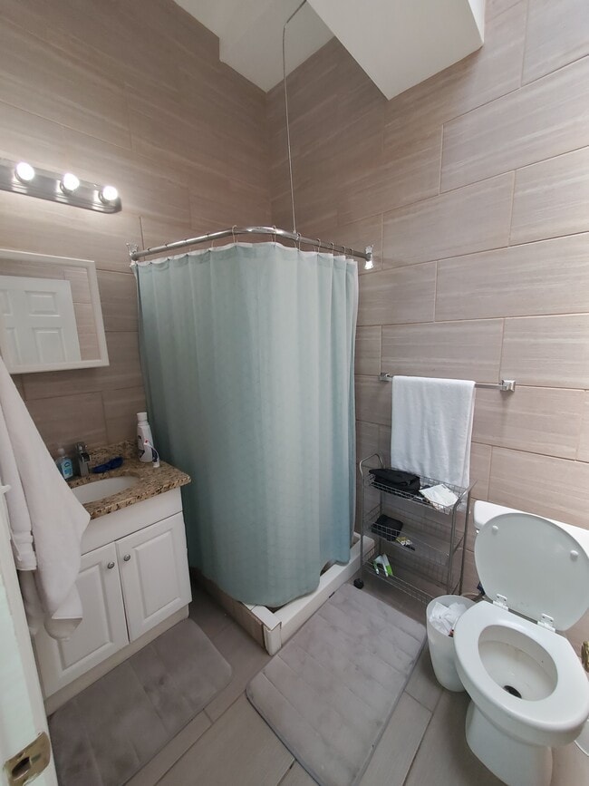 Building Photo - 4315 River Rd NW