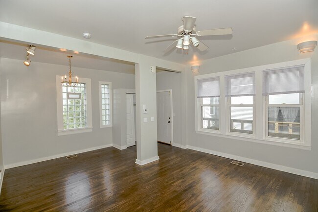 Foto del edificio - 1529 W Nelson St