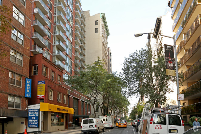 Building Photo - 30 W 15th St