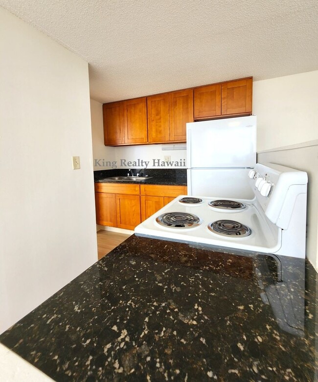 Building Photo - 1060 Kamehameha Hwy
