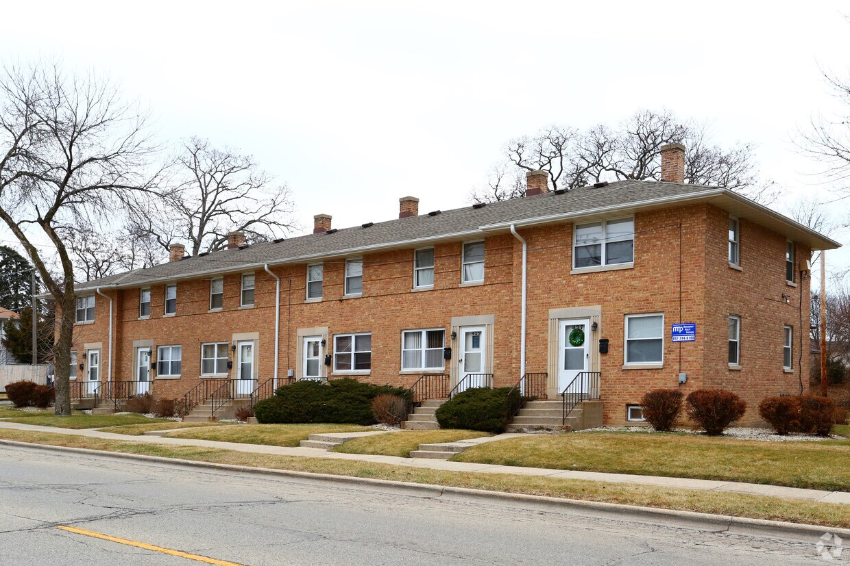 Primary Photo - Oak Bluff Townhomes
