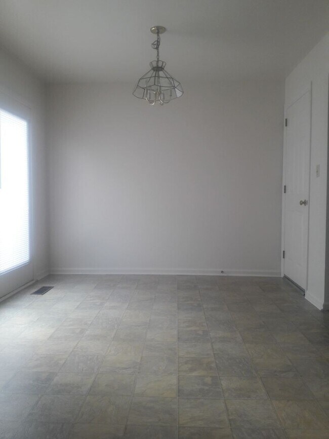 Foto del edificio - 3 br, 1.5 bath House - 40 CRANFIELD COURT