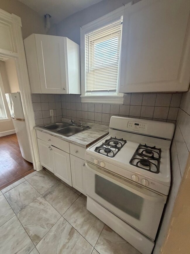 Photo - 219 N 9th St Apartment