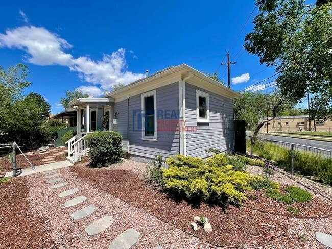 Building Photo - 902 W Cucharras St