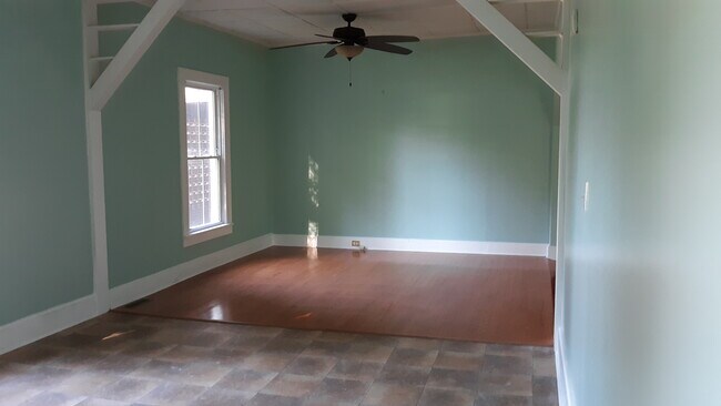 Building Photo - 109 6th St