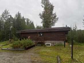 Building Photo - 2445 Loomis Dr