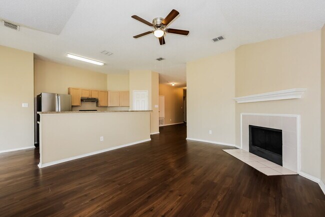 Foto del edificio - 2021 Wildwood Dr