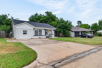 Building Photo - 3208 N Roff Ave