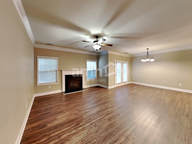 Foto del edificio - 531 Crestmont Ln