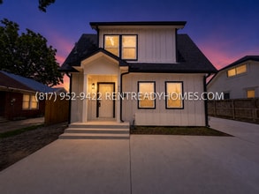 Building Photo - 4009 Lamar St