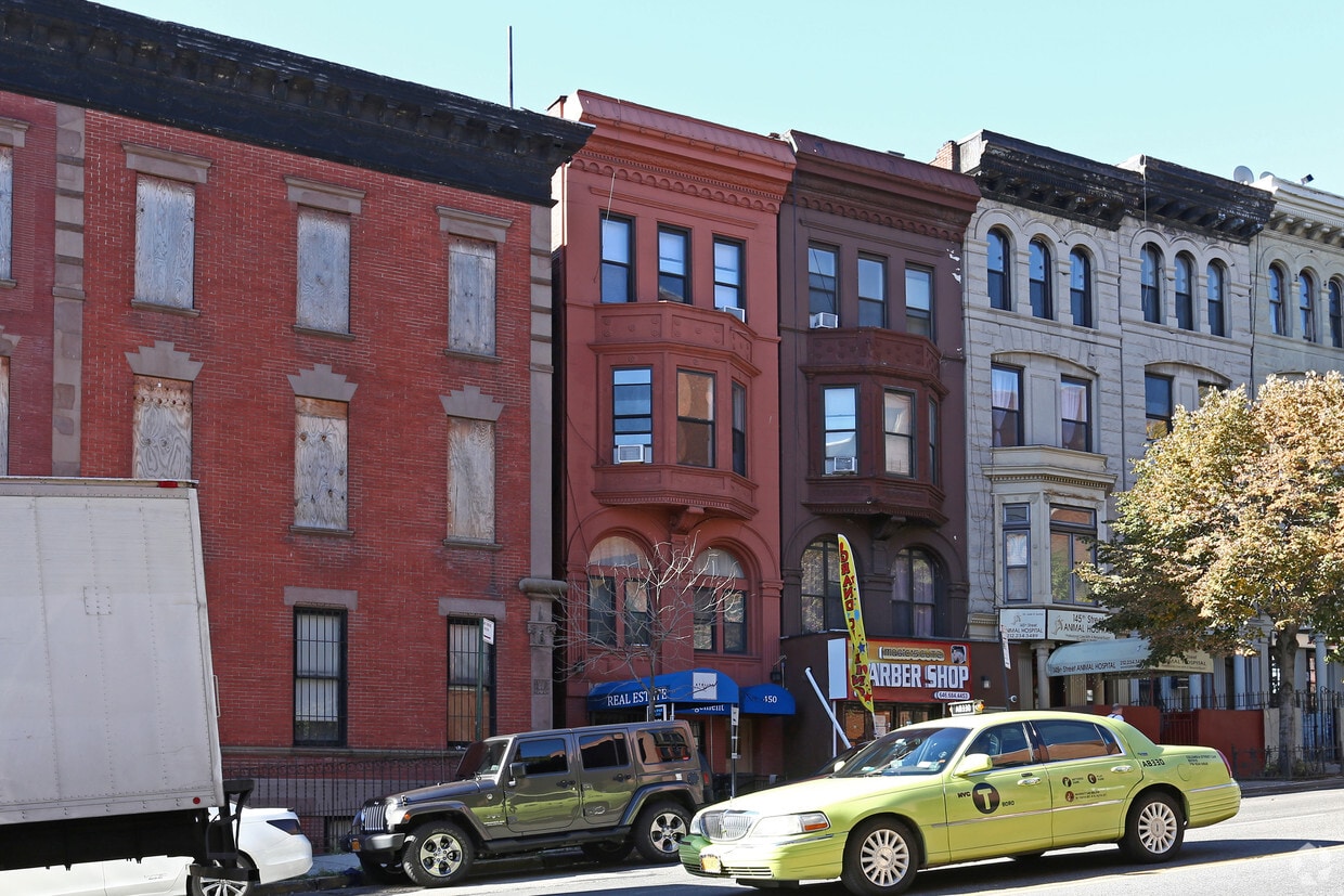 Building Photo - 450 W 145th St