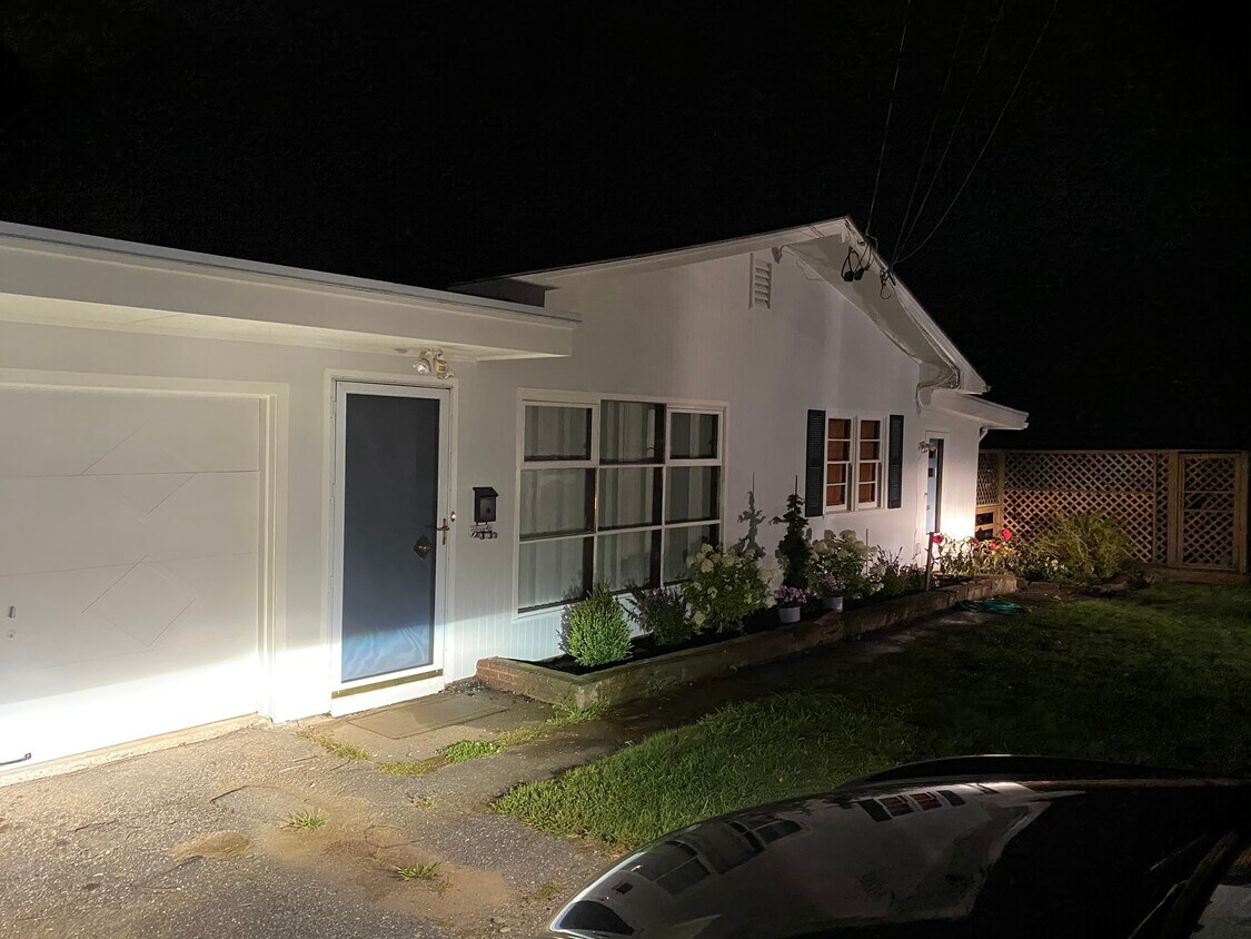 Front view - 175 Crescent St