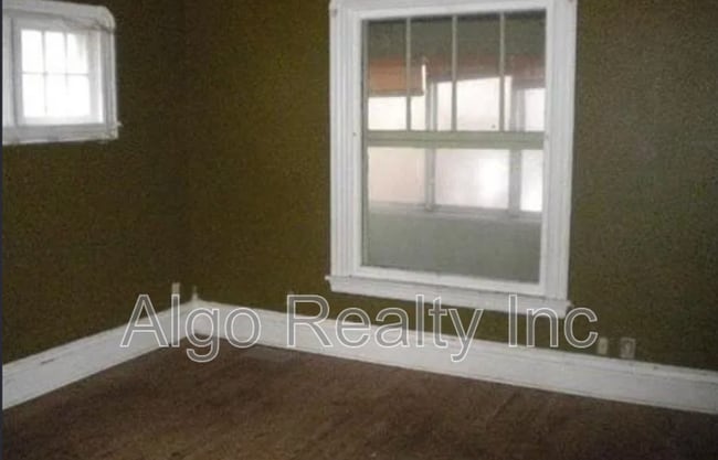 Building Photo - 2647 Fremont Ave N