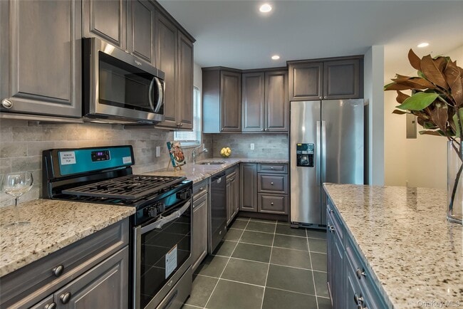 Building Photo - 36 Carney St