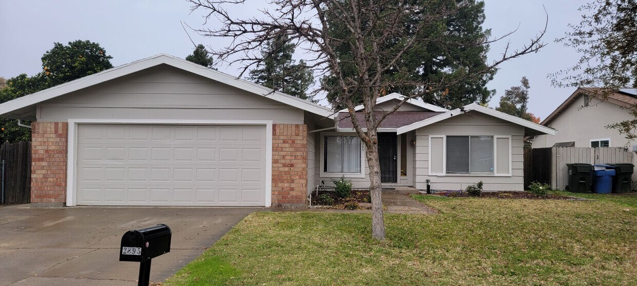 Primary Photo - Cozy 3 bedroom 2 bath Home
