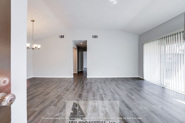 Building Photo - Charming end-unit home in Anaheim