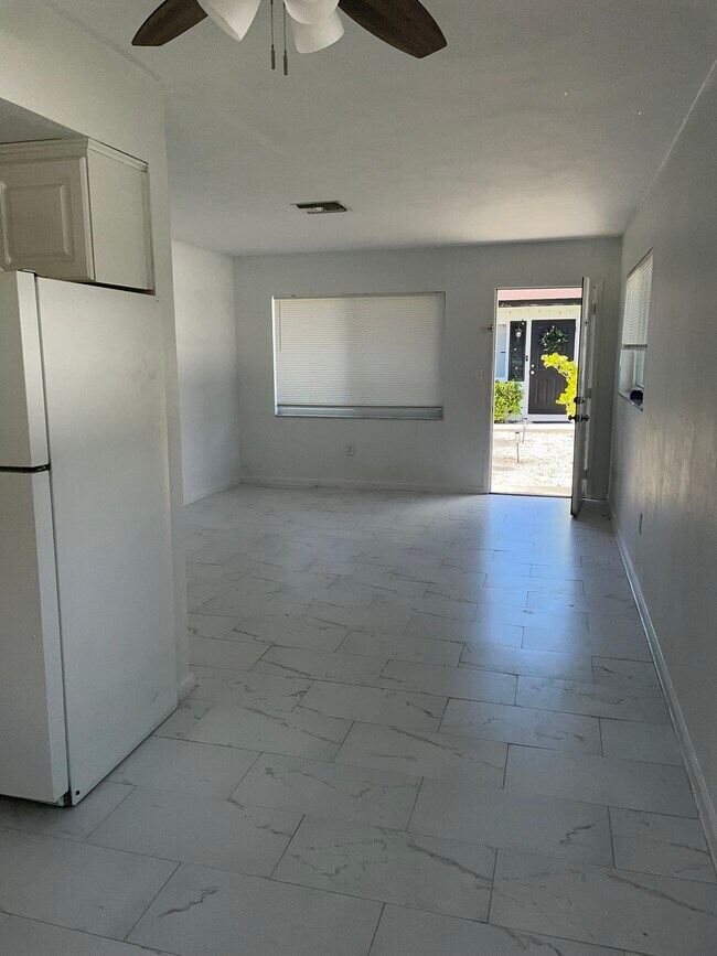 Foto del edificio - 627 92nd Ave N