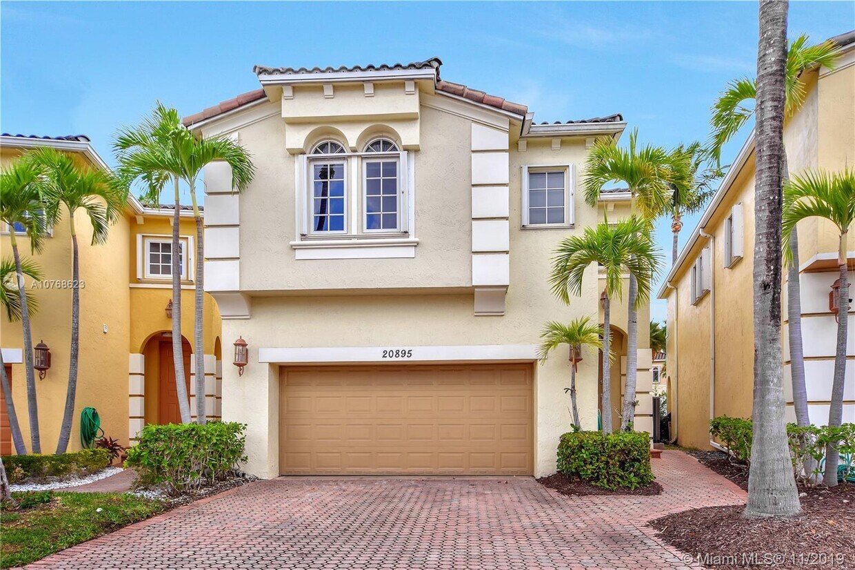 Foto principal - 20895 NE 30th Pl