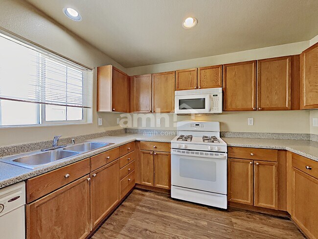 Foto del edificio - 9161 Desirable Ct