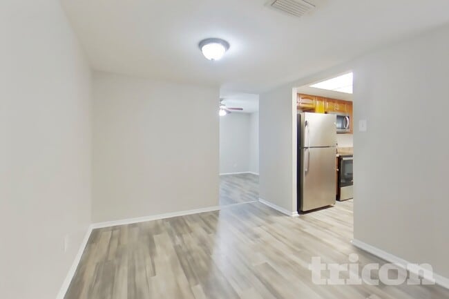 Building Photo - 3601 W Country Gables Dr